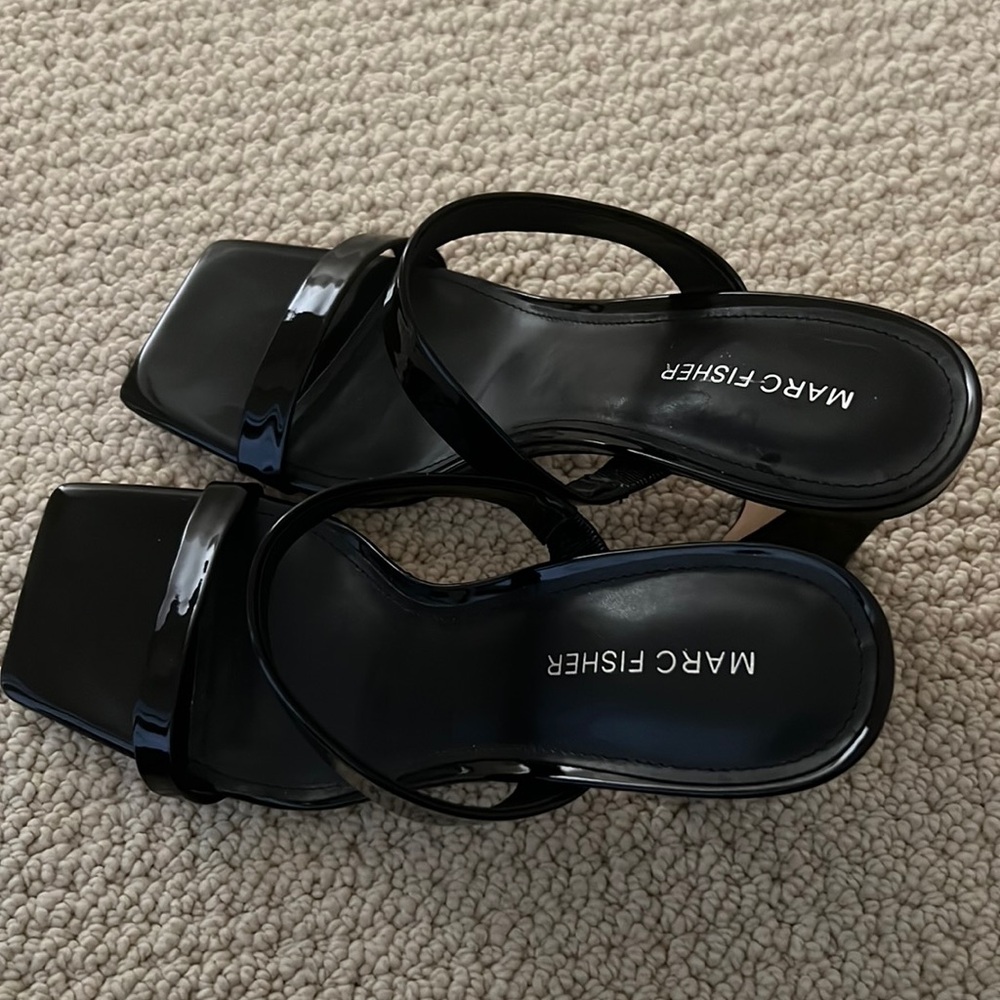 NWOTS MARC FISHER BLACK SANDALS SIZE 9